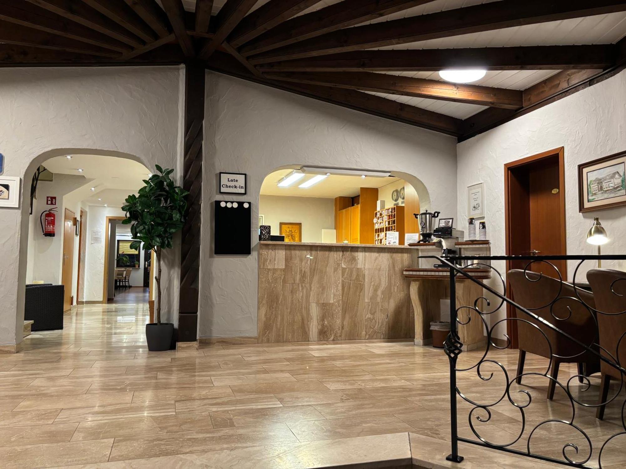 Hotel Pirsch Рамщайн-Мизенбах Екстериор снимка