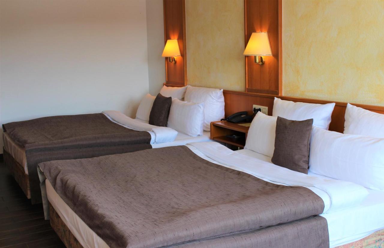 Hotel Pirsch Рамщайн-Мизенбах Екстериор снимка