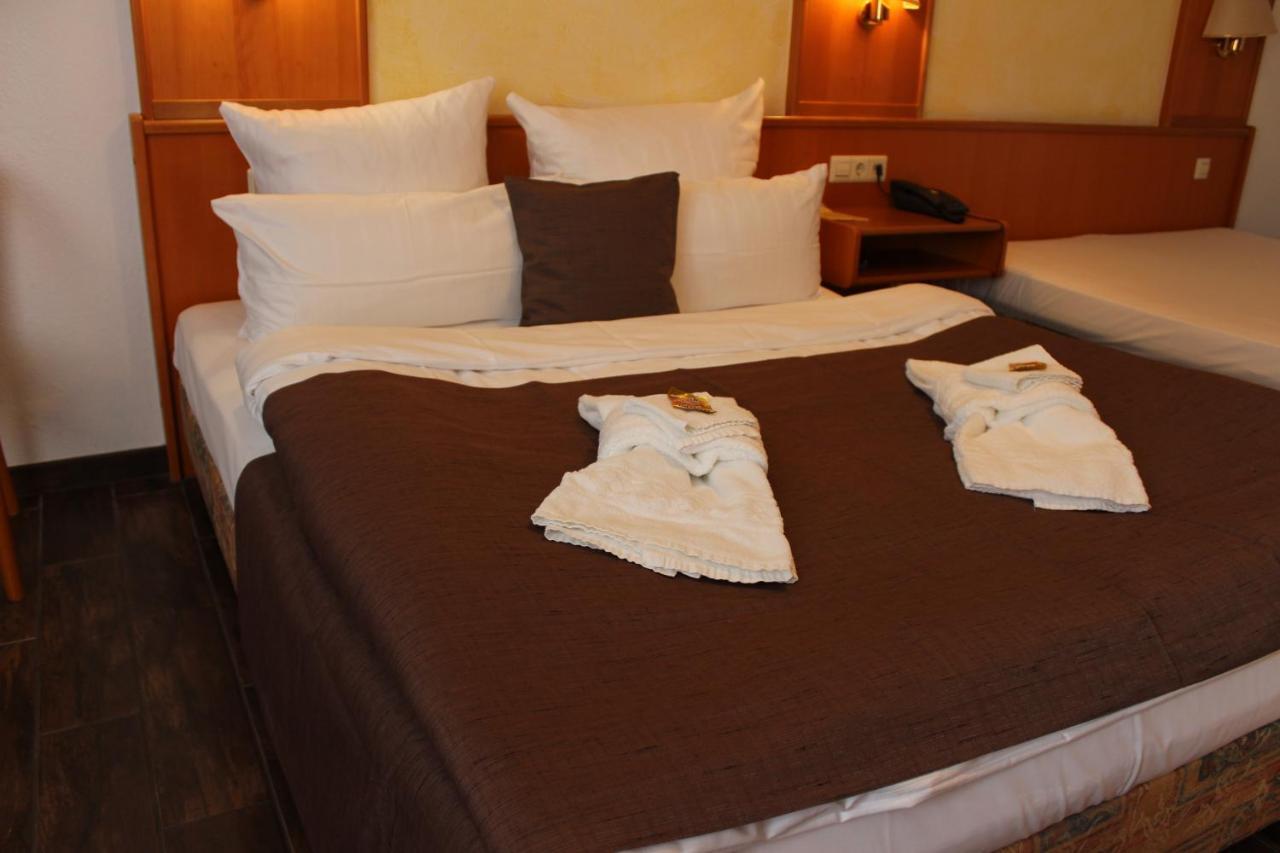 Hotel Pirsch Рамщайн-Мизенбах Екстериор снимка